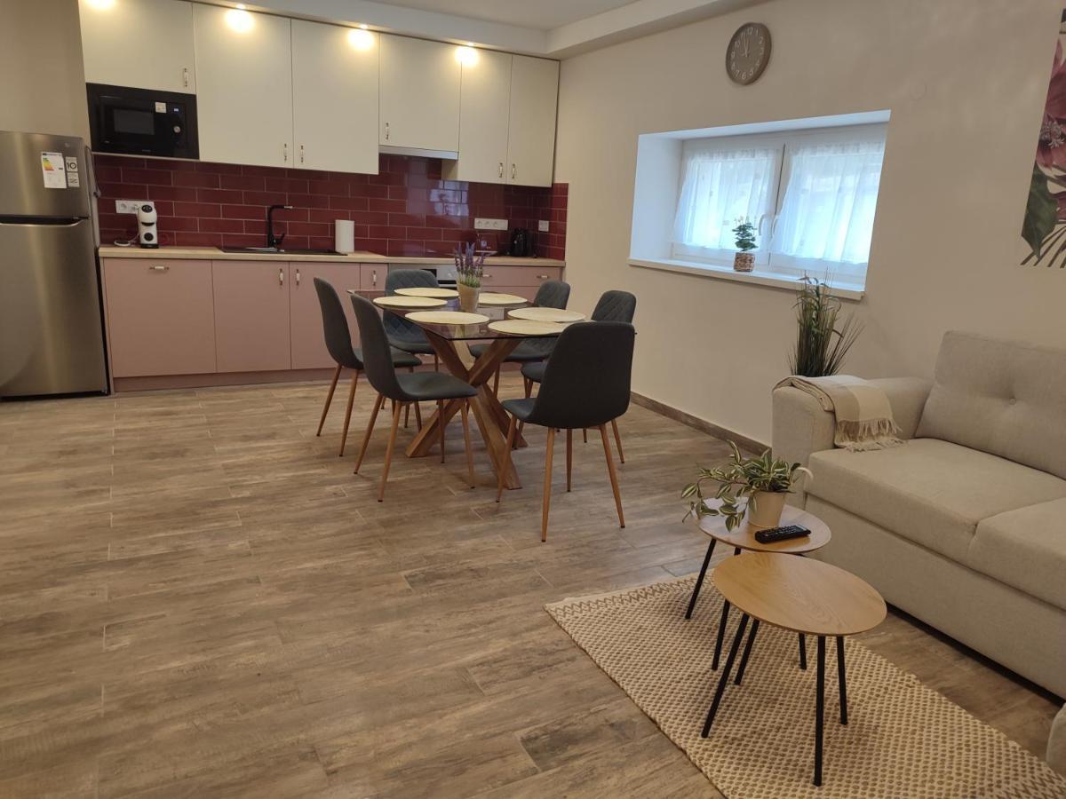 Voeroesko Apartmanhaz Balatonalmádi Dış mekan fotoğraf