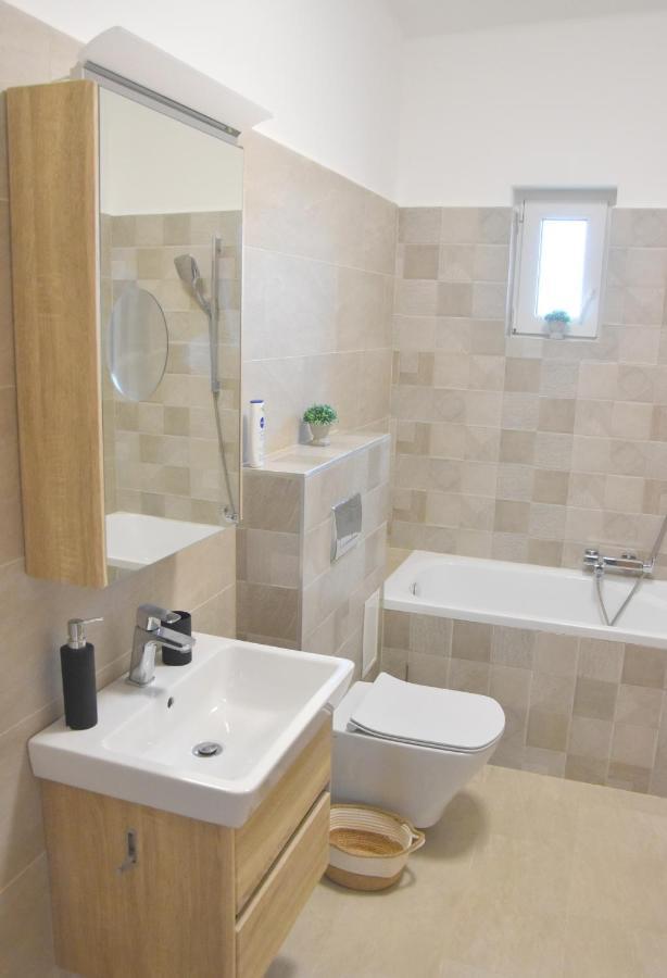 Voeroesko Apartmanhaz Balatonalmádi Dış mekan fotoğraf